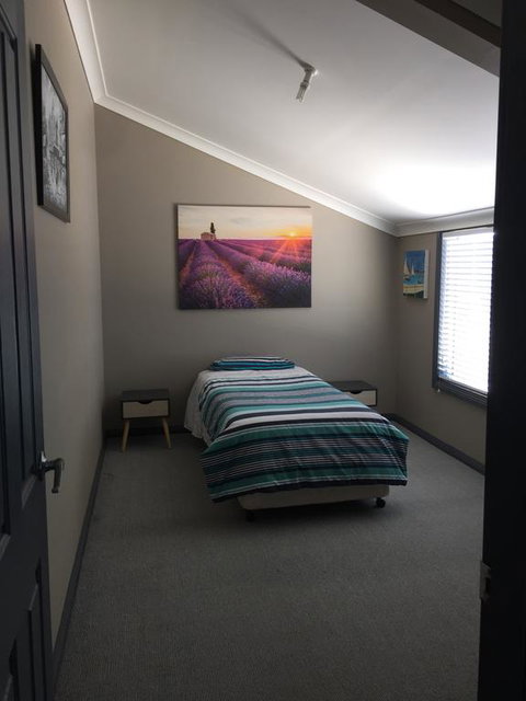 Cottage In The Country - Foster Accommodation 2