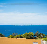 Countess Court Unit - Great Ocean Views - Foster Accommodation