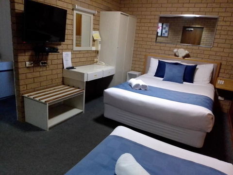 Country Home Motor Inn - Foster Accommodation 1
