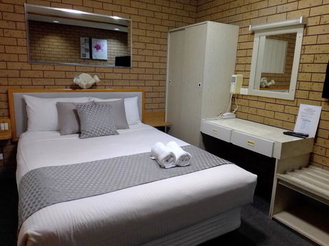 Country Home Motor Inn - Foster Accommodation 0