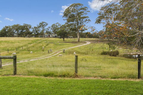 Country House Retreat - Foster Accommodation 1
