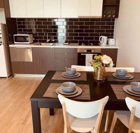 Cozy  Brand New Apt in the Heart of Western - Foster Accommodation