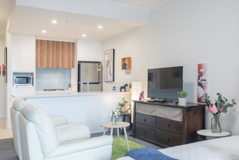 Cozy 2BR Apt 1MinWalkToTrain Bus Shopping Sleeps8 - Foster Accommodation 2