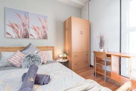 Cozy 3BR Sleep8 Apt 1min WalkTo Train Bus Shopping - Foster Accommodation 0