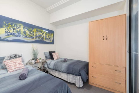Cozy 3BR Sleep8 Apt 1min WalkTo Train Bus Shopping - Foster Accommodation 1
