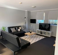 Cozy 3BR Townhouse in Liverpool CBD with parking - Foster Accommodation