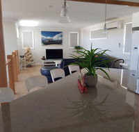 Cozzys Condo Luxury Beach House - Foster Accommodation