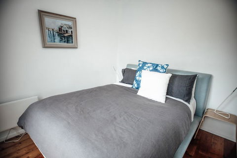 Craypot Cottage Port Campbell - Foster Accommodation 2