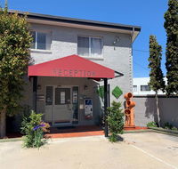 Crest Motor Inn - Foster Accommodation