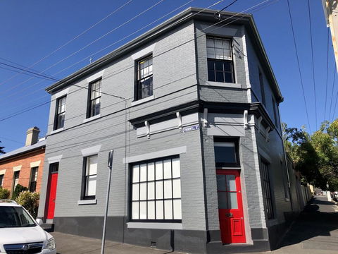 Cromwell Apartment - 3 Red Doors Battery Point - Foster Accommodation 0