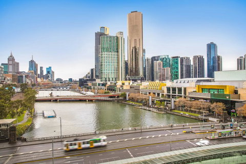 Crowne Plaza Melbourne - Foster Accommodation 2