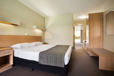 Dalrymple Hotel - Foster Accommodation 1