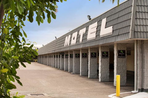 Dalrymple Hotel - Foster Accommodation 0