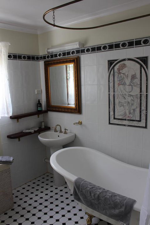 Dancing Waters Cottage - Foster Accommodation 3