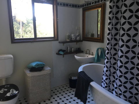 Dancing Waters Cottage - Foster Accommodation 2