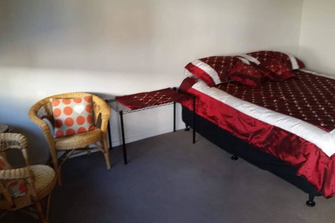 Dee B N B - Foster Accommodation 2