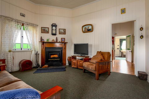 Dillons Cottage - Foster Accommodation 3