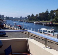 Dockside Waterfront Indulgence - Foster Accommodation