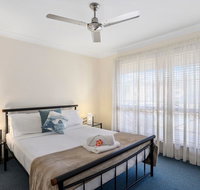 Dolphin Sands Holiday Cabins - Foster Accommodation
