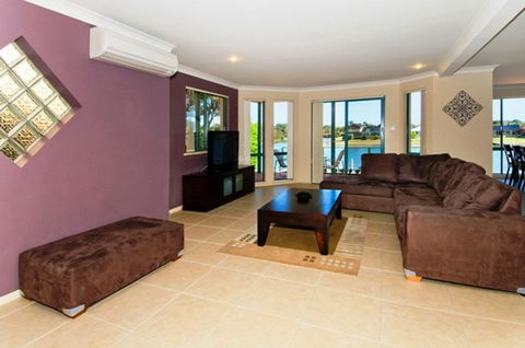 Dolphins 2 7 Commodore Crescent - Foster Accommodation 2