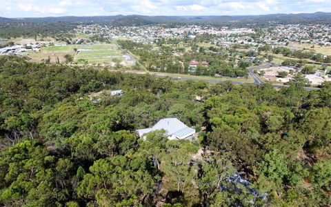 Eagle's Nest - Foster Accommodation 0
