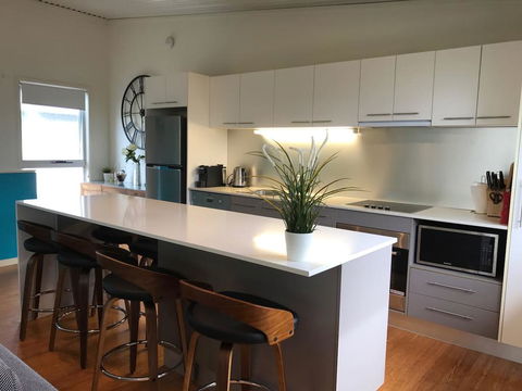Easy Breezy Beach Shack - Foster Accommodation 0