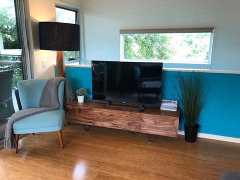 Easy Breezy Beach Shack - Foster Accommodation 1