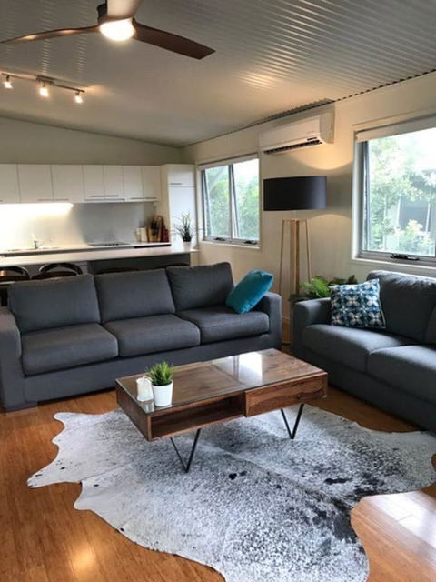 Easy Breezy Beach Shack - Foster Accommodation 3