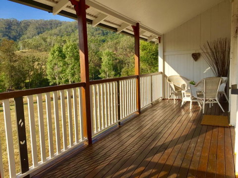 Eighteen Mile Cottage - Foster Accommodation 0