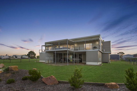 Elevation - Waterviews In Newlands Arm - Foster Accommodation 0