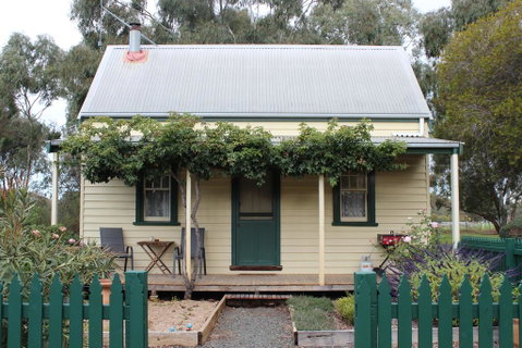 Elinike Guest Cottages - Foster Accommodation 3