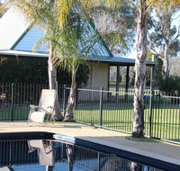 Elinike Guest Cottages - Foster Accommodation