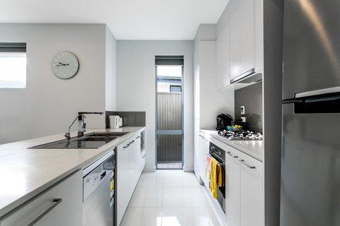 Ella House Adelaide - Foster Accommodation 3