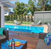 Emerald - coastal walk swimming pool pet friendly - Foster Accommodation