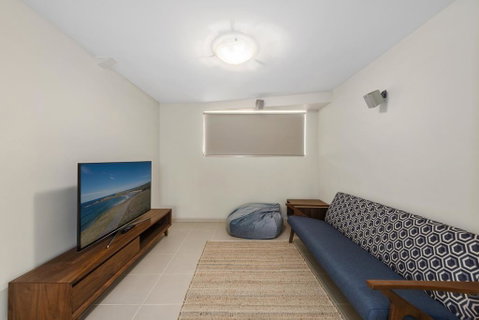 Emerald Seas Beach House - Foster Accommodation 2