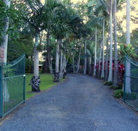 Emerald Tropical Palms B  B - Foster Accommodation
