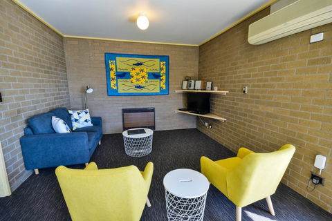 Emmanuel Holiday Apartment - Foster Accommodation 2