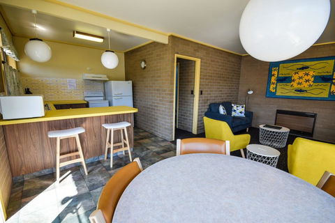 Emmanuel Holiday Apartment - Foster Accommodation 1