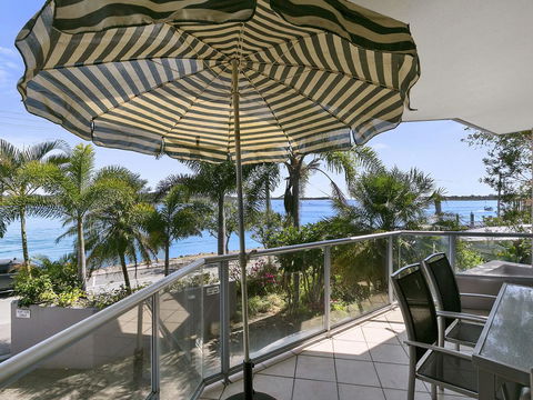 Endless Water Views In Noosaville Noosa Heads - Unit 3 Noosa Moorings, 303 Gympie Terrace - Foster Accommodation 1