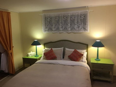 English Gardens - Forest Spa Suite - Foster Accommodation 2