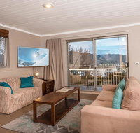 Erulisse-Spacious townhouse with magical lake views - Foster Accommodation