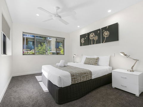 Exquisite Penthouse With Views To Laguna Bay - Unit 3 Taralla 18 Edgar Bennett Avenue - Foster Accommodation 2