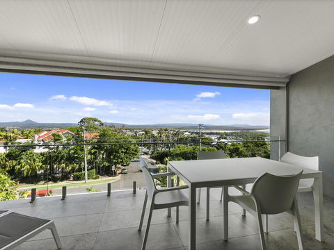 Exquisite Penthouse With Views To Laguna Bay - Unit 3 Taralla 18 Edgar Bennett Avenue - Foster Accommodation 0