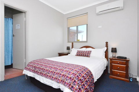 Eyre Hotel - Foster Accommodation 0