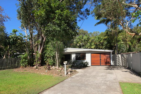 FABULOUS HOLIDAY HIDEAWAY - COOLUM BEACH - Foster Accommodation 2