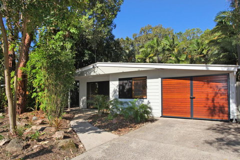 FABULOUS HOLIDAY HIDEAWAY - COOLUM BEACH - Foster Accommodation 3