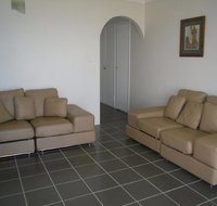 Fabulous location - Ground Floor Waterfront Unit Clearview Apartments - Foster Accommodation