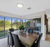 Fairway Village  Windaroo Lakes Golf Club - Foster Accommodation