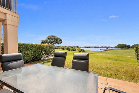 Fairways @ Hope Island Resort - Foster Accommodation 2