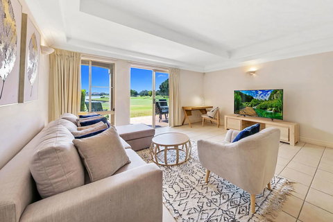 Fairways @ Hope Island Resort - Foster Accommodation 0